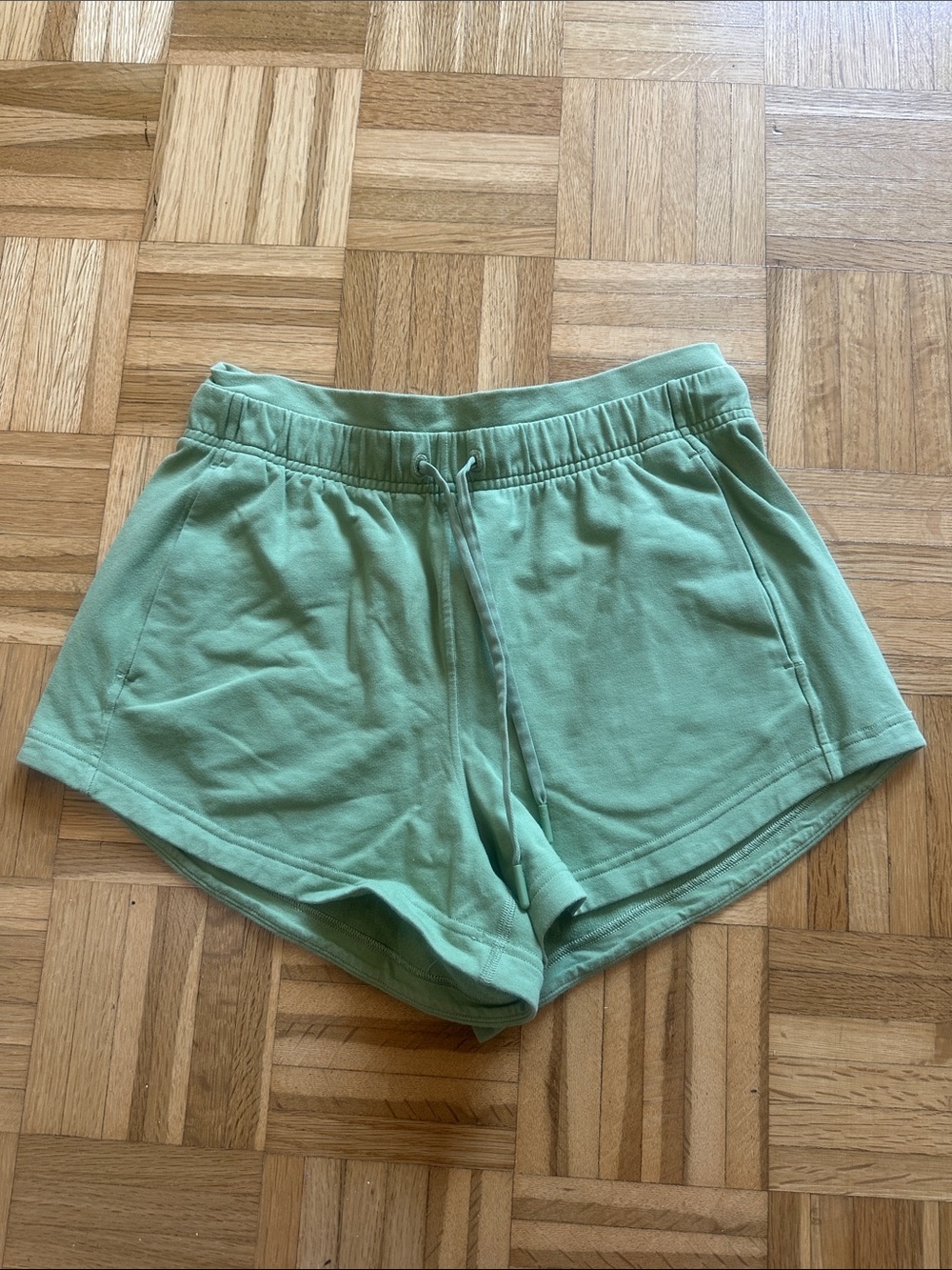 Lululemon Vista Green Inner Glow High-Rise Short 3 inch inseam